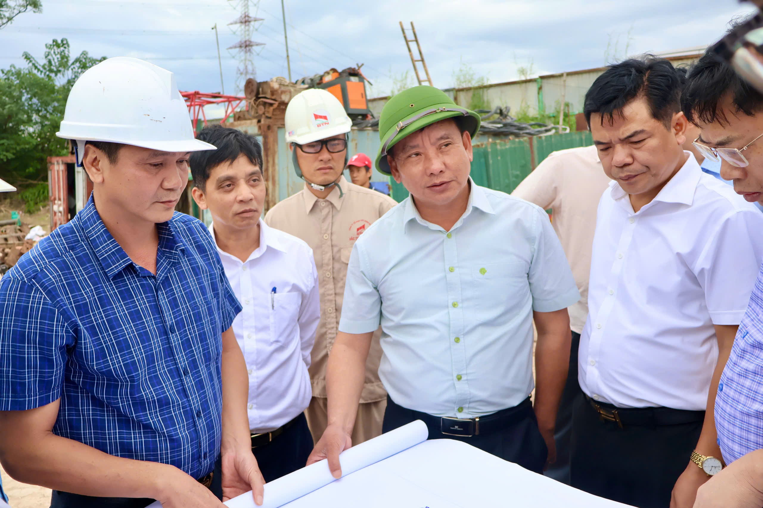 Phó Chủ tịch UBND thành phố Trần Văn Quân kiểm tra tiến độ giải ngân vốn đầu tư công và mô hình chính quyền địa phương 02 cấp tại khu vực Nam Sách