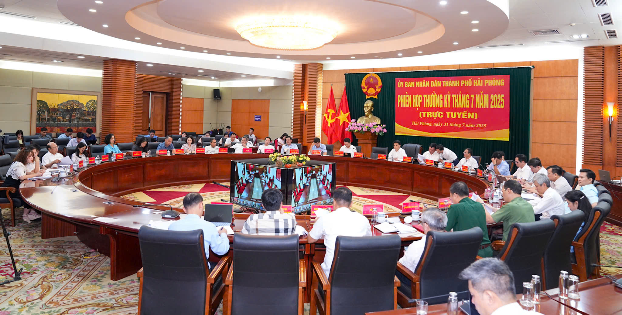 Phiên họp thường kỳ UBND thành phố tháng 7: Quyết liệt thực hiện các nhiệm vụ trọng tâm, phấn đấu giải ngân trên 100% kế hoạch vốn đầu tư công năm 2025