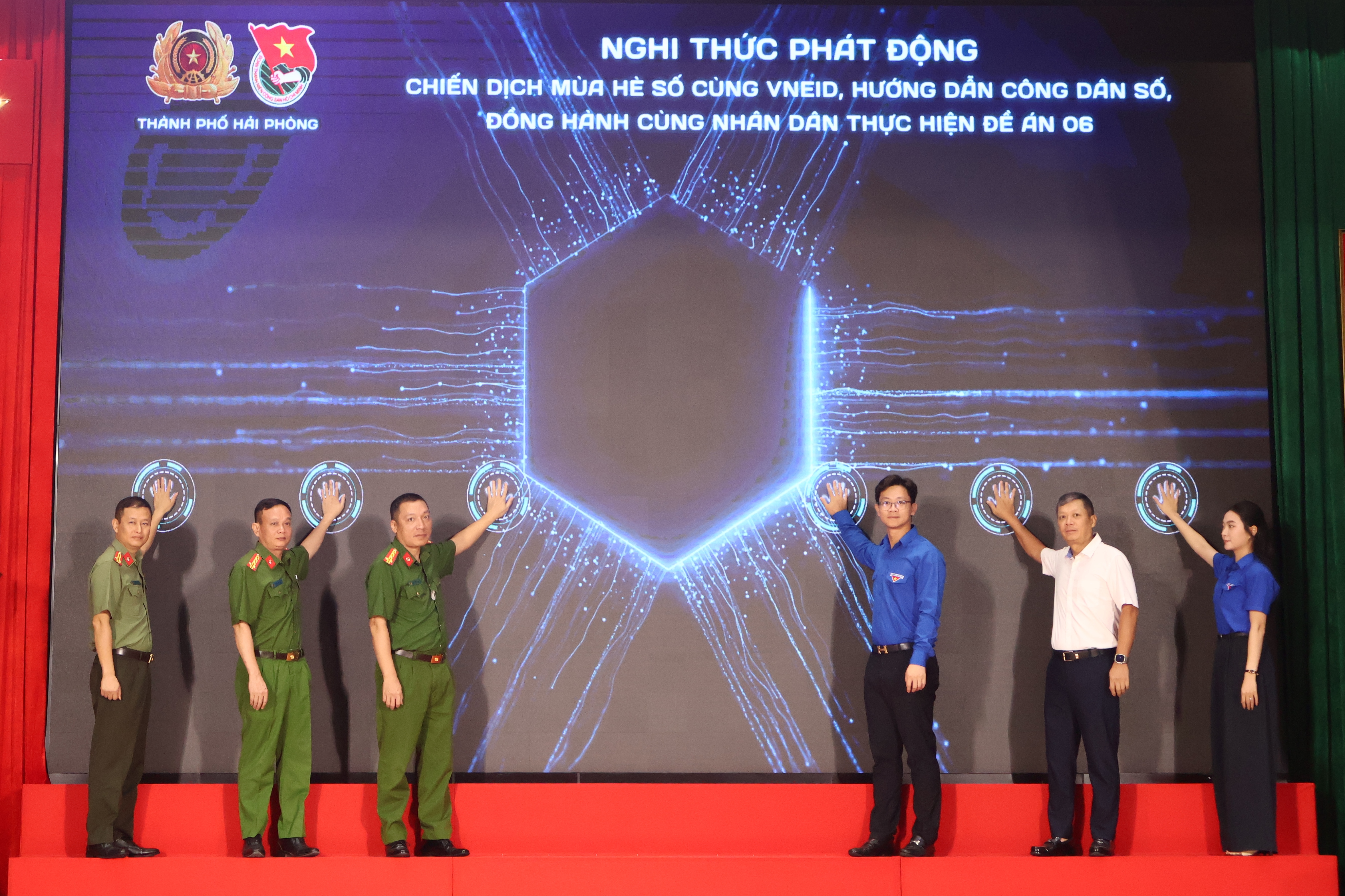 Ra quân Chiến dịch mùa hè số cùng VNeID, hướng dẫn công dân số, đồng hành cùng Nhân dân thực hiện Đề án 06