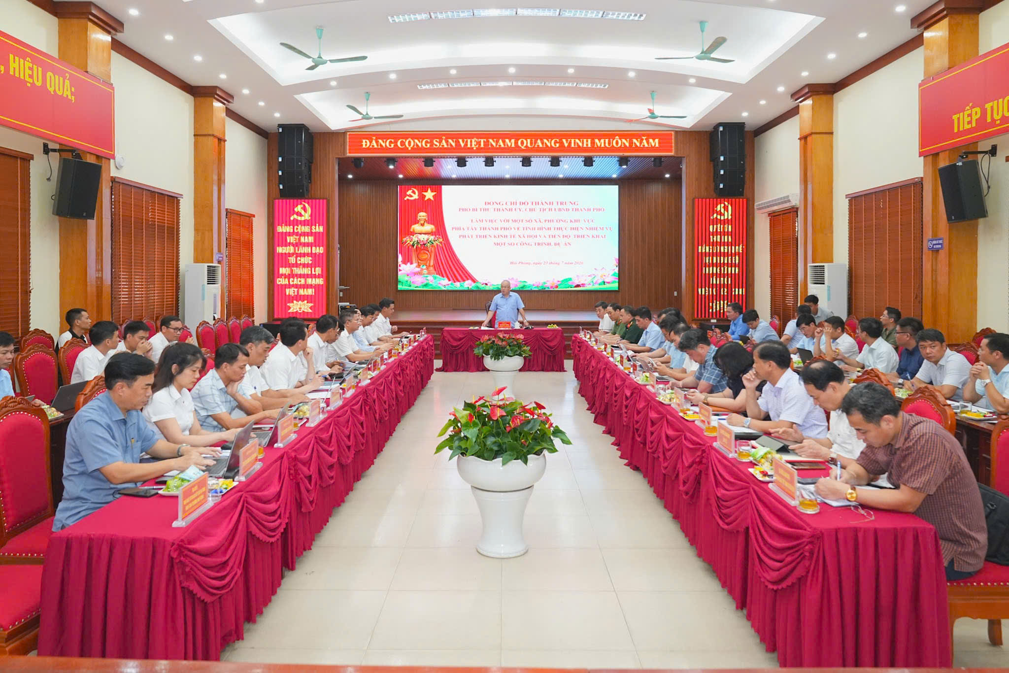 Đẩy nhanh tiến độ các dự án trọng điểm, không để chậm trễ ảnh hưởng mục tiêu tăng trưởng của thành phố
